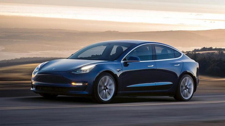Tesla, Çin’de üretilen ilk Model 3 otomobilleri teslim etti