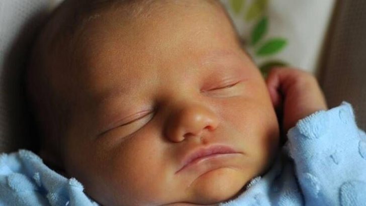 Yeni Doğan Bebekte Sarılık Normal ama nereye kadar?